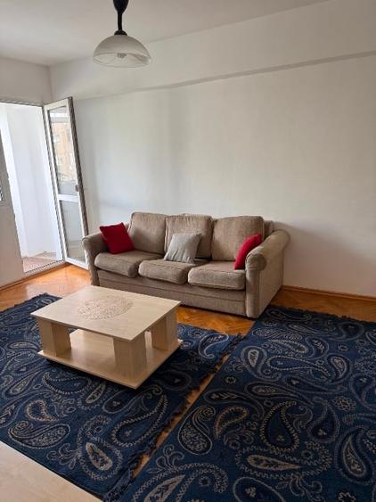 Apartament cu 4 camere decomandat în Pantelimon