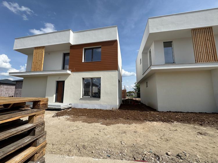 Casă cu 4 camere cu Canalizare în Chiajna