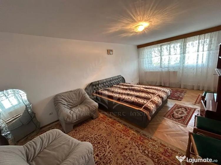 Casă cu 9 camere cu Teren 512 Mp în Boldești