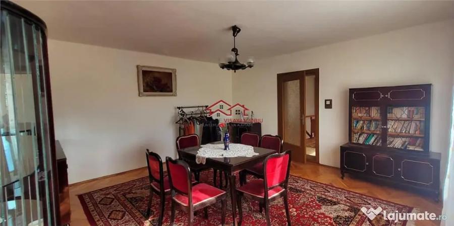 Casă cu 5 camere cu Teren 705 Mp în Central