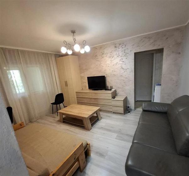 Apartament cu 2 camere semidecomandat, mobilat în Baza 3