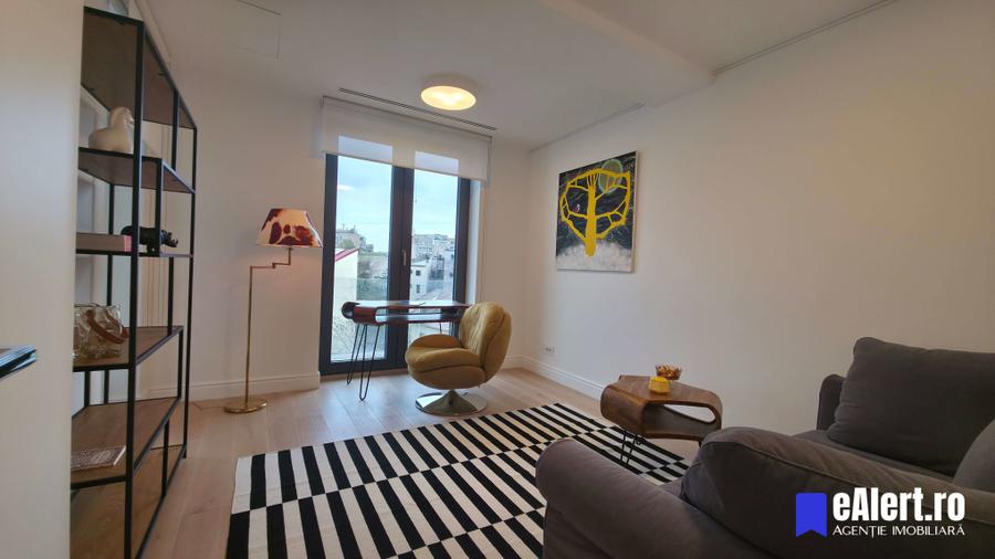 Apartament cu 3 camere semidecomandat în Dacia