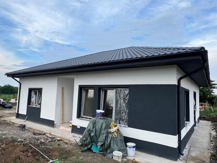 Casă individuală cu 4 camere cu Teren 400 Mp în Rediu