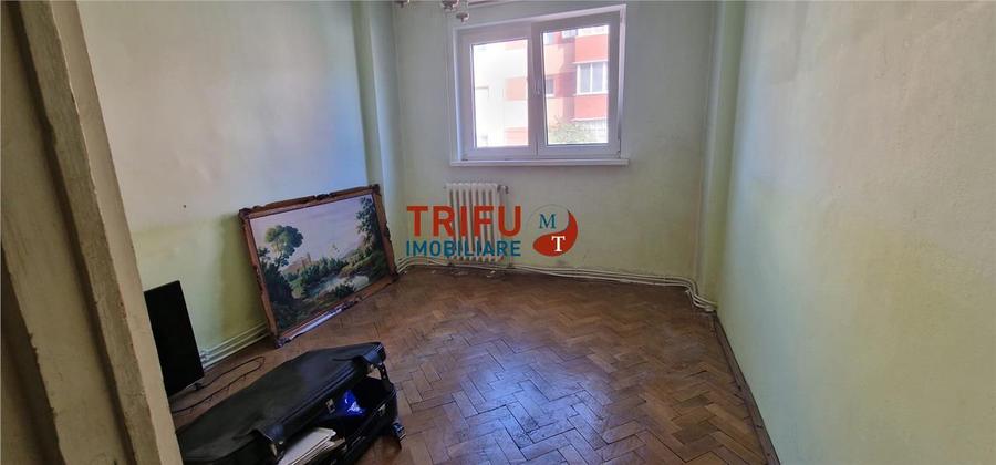 Apartament cu 4 camere decomandat în Cetate