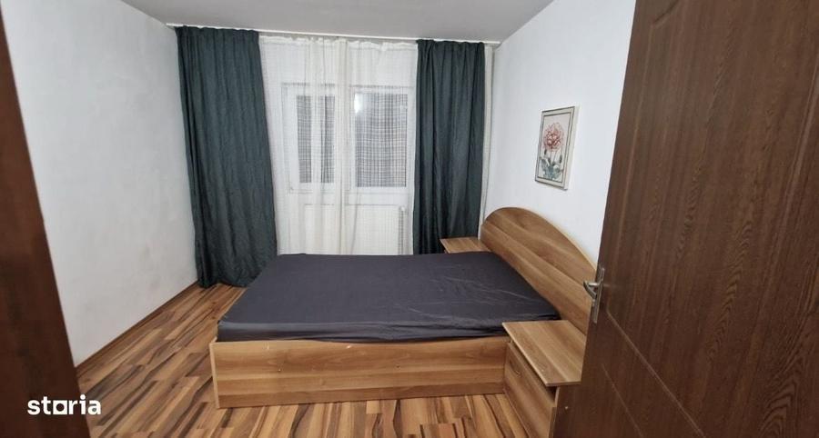 Apartament cu 3 camere semidecomandat în Central