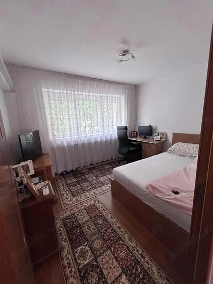 Apartament cu 3 camere decomandat în Micro 16