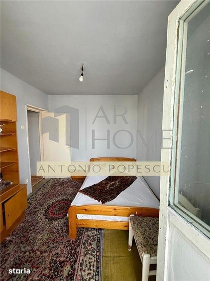 Apartament cu 4 camere decomandat în Malu Roșu