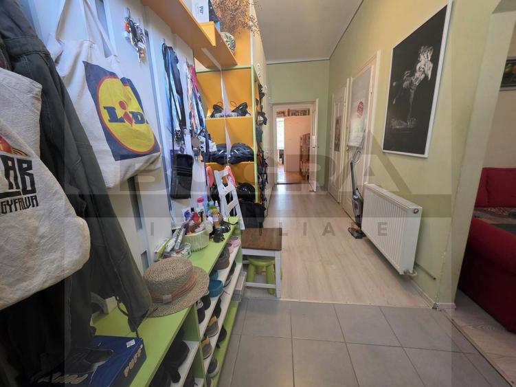 Apartament cu 3 camere semidecomandat, mobilat în Central