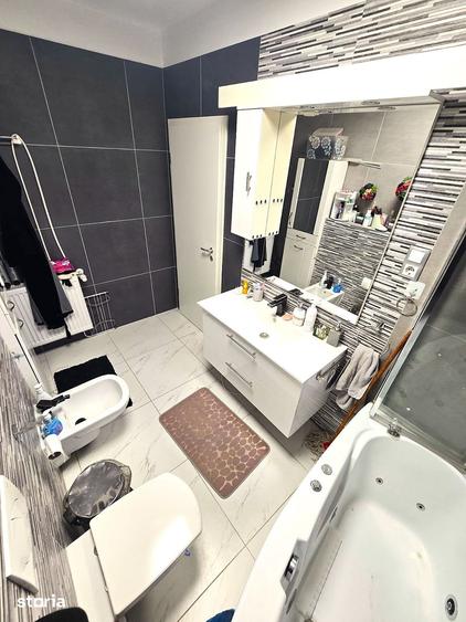 Casă cu 5 camere cu Teren 544 Mp în Central