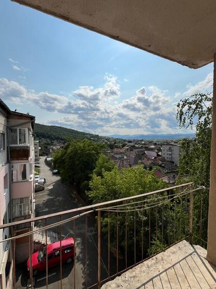 Apartament cu 4 camere de vanzare - 1