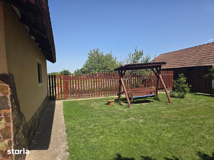 Casă cu 7 camere cu Teren 1230 Mp în Borș