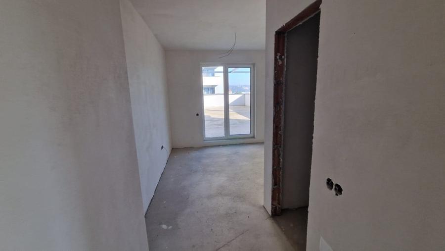 Apartament cu 2 camere, 54 mp si terasa de 75 mp, zona Vivo - 7