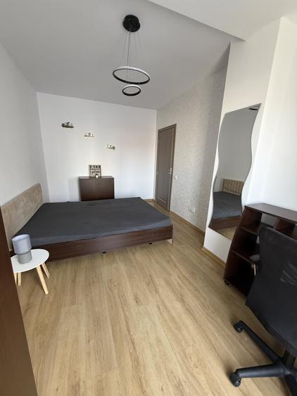 Apartament cu 3 camere semidecomandat, mobilat în Gară