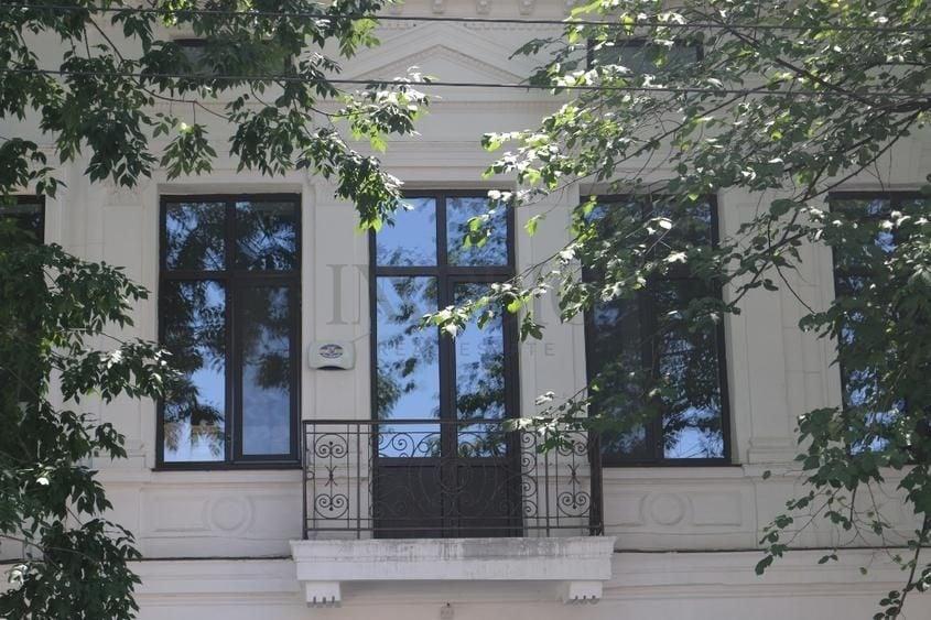 Casă cu 7 camere cu Canalizare în Calea Victoriei