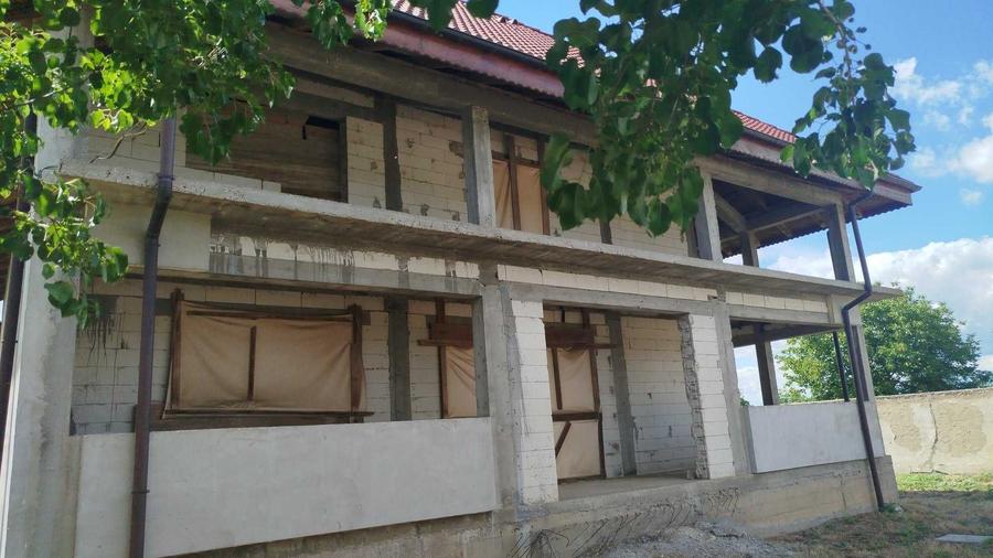 Casă cu 4 camere în Amara