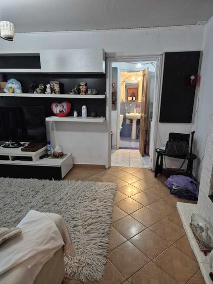 Apartament cu 3 camere semidecomandat în Drumul Găzarului