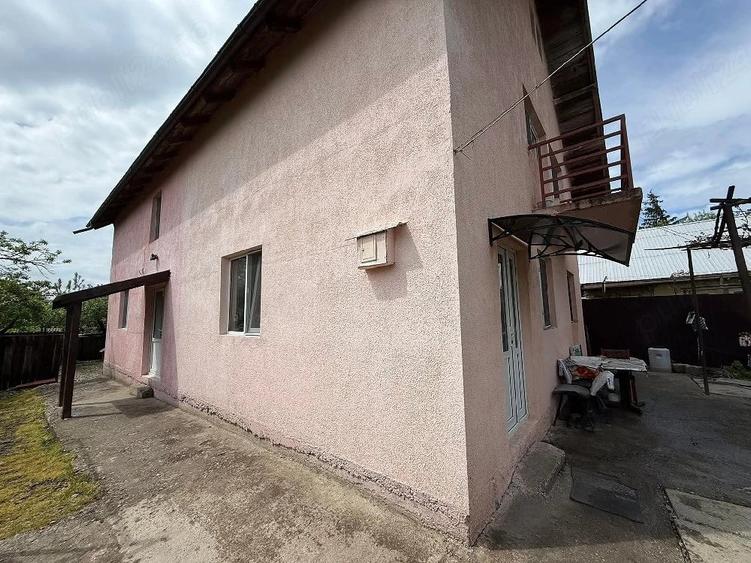 Casă cu 2 camere cu Teren 7100 Mp în Central