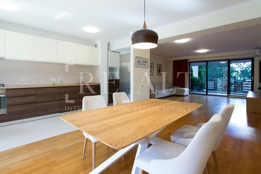 Apartament cu 4 camere semidecomandat, mobilat în Ștefan cel Mare