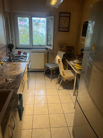 Apartament cu 3 camere decomandat în Tineretului