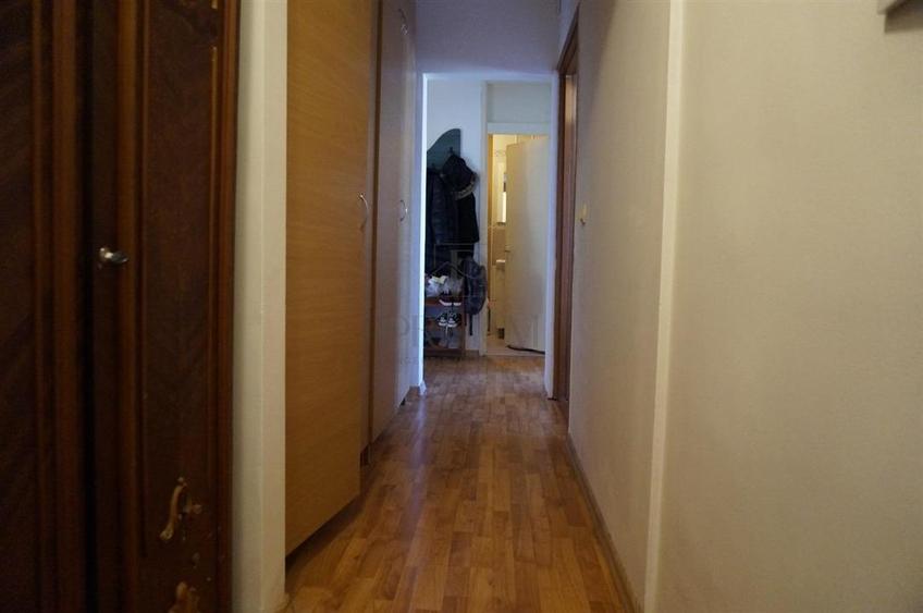 Apartament cu 3 camere decomandat în Girocului
