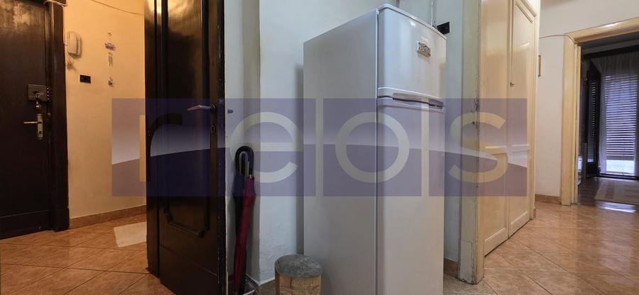Apartament cu 3 camere semidecomandat, mobilat în Universitate