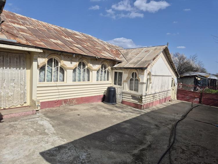 Casă cu 4 camere cu Teren 1200 Mp în Tichilești