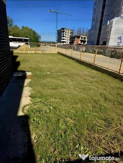Apartament cu 2 camere decomandat în Tractorul
