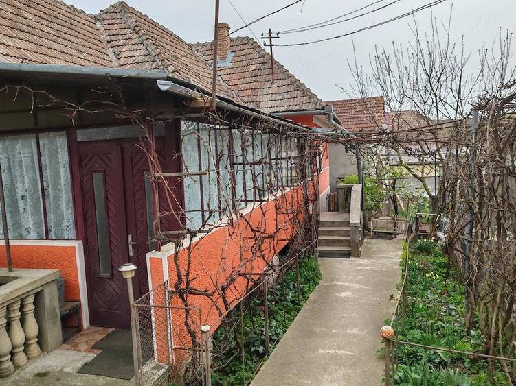 Casă cu 4 camere cu Teren 580 Mp în Central