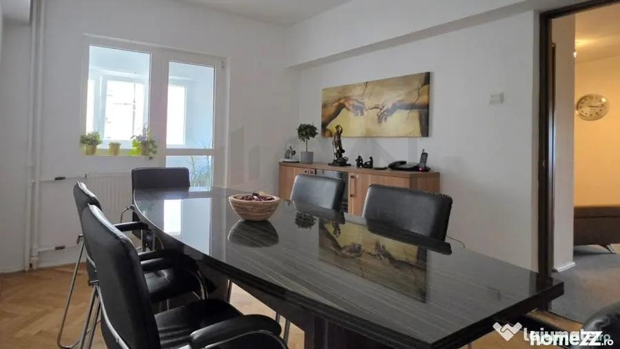 Apartament cu 4 camere semidecomandat în Universitate