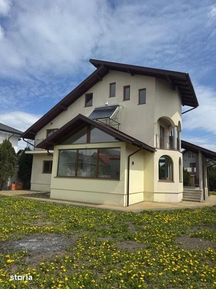 Casă cu 6 camere cu Teren 1000 Mp în Central