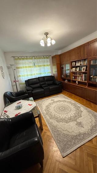 Apartament cu 3 camere decomandat în Alfa