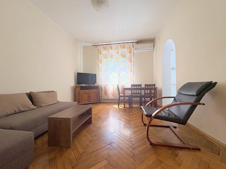 Apartament cu 3 camere decomandat, mobilat în Central