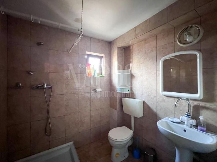 Casă individuală cu 12 camere cu Canalizare în Mărăști