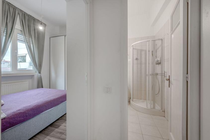 Apartament cu 2 camere semidecomandat, mobilat în Parcul Carol