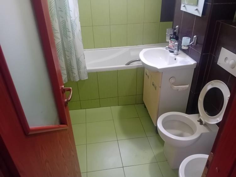 Apartament cu 2 camere decomandat în Precista