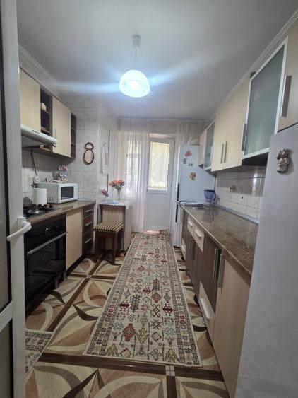 Apartament cu 3 camere decomandat în Plantelor