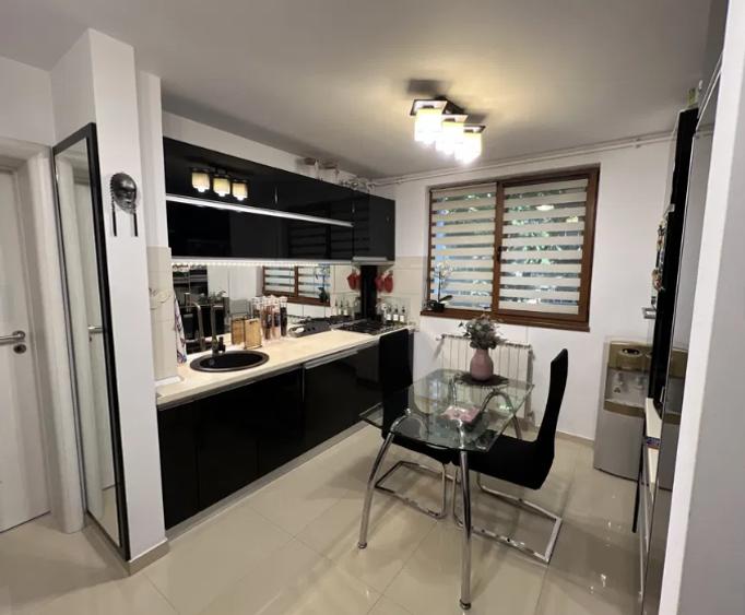 Apartament cu 3 camere semidecomandat în Timpuri Noi