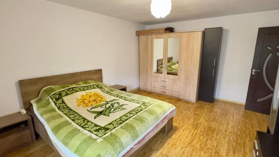 Casă individuală cu 6 camere cu Canalizare în Central