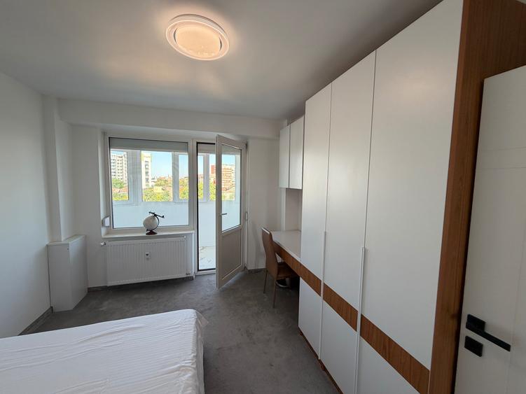 Apartament cu 4 camere decomandat în Centru Civic