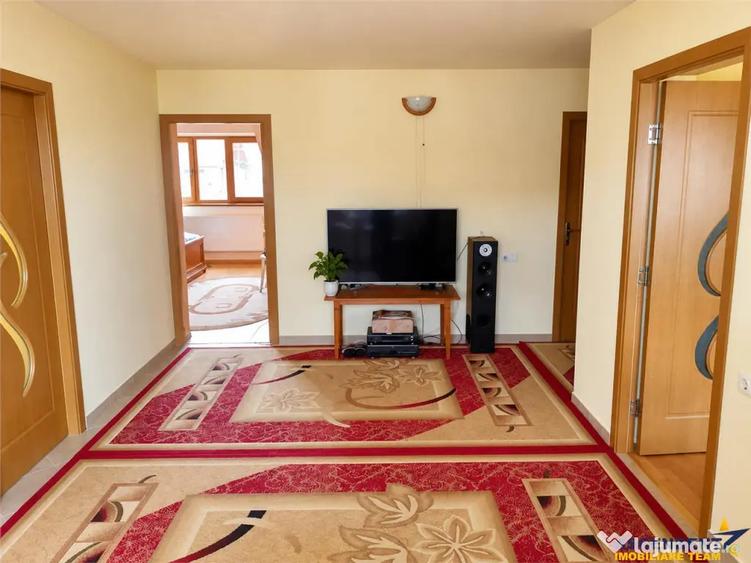 Casă cu 5 camere cu Teren 650 Mp în Noua