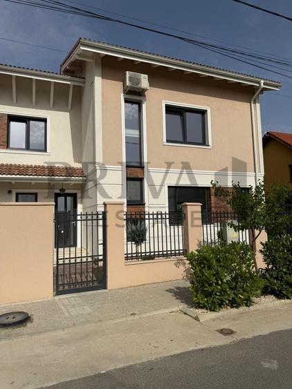 Casă individuală cu 5 camere cu Canalizare în Dumbrăvița