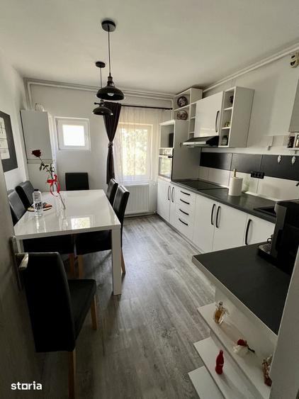 Apartament cu 3 camere semidecomandat în Micălaca