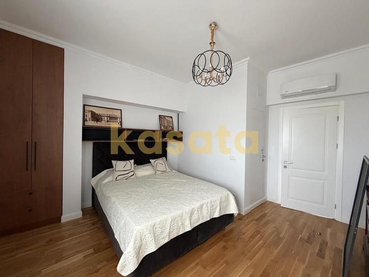 Apartament cu 4 camere decomandat, mobilat în Calea Victoriei