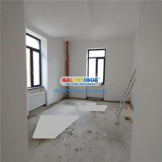 Casă individuală cu 26 camere cu Teren 450 Mp în Calea Victoriei