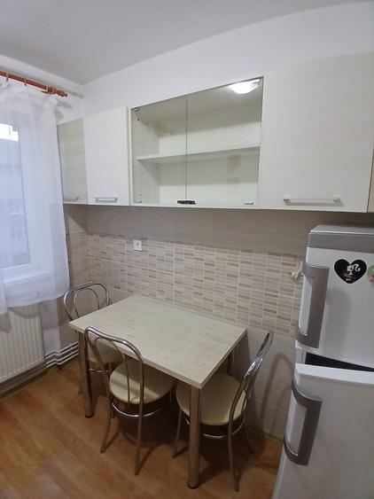 Apartament cu 2 camere semidecomandat în Cetate
