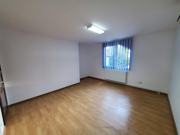 Casă individuală cu 6 camere cu Canalizare în Bună Ziua