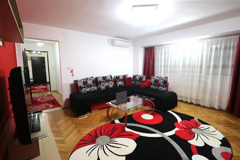 Apartament cu 3 camere semidecomandat, mobilat în Girocului