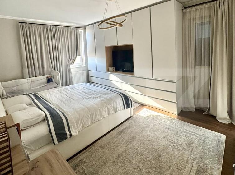 Penthouse cu 3 camere decomandat, mobilat în Central