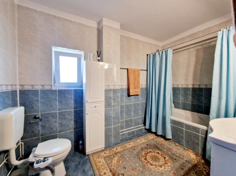 Casă individuală cu 8 camere cu Piscina în Exterior Est