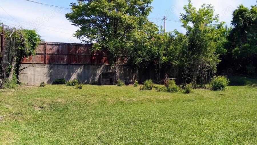 Apartament cu 2 camere nedecomandat în Petricani